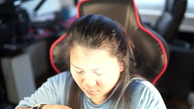 Snapshot of Bubbleliyah chatting on 12-25-24, 04:22 Bubbleliyah online show from 12-25-24, 04:22