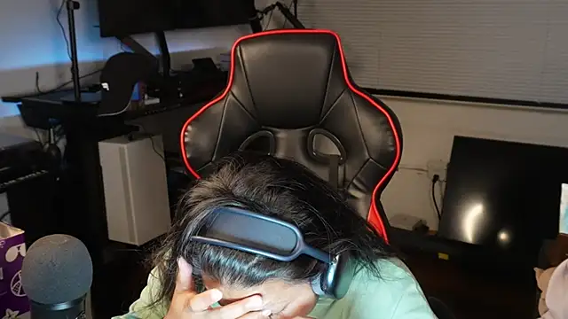 Snapshot of Bubbleliyah chatting on 02-02-25, 11:53 Bubbleliyah online show from 02-02-25, 11:53