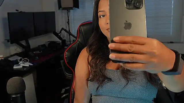 Snapshot of Bubbleliyah chatting on 03-08-25, 09:51 Bubbleliyah online show from 03-08-25, 09:51