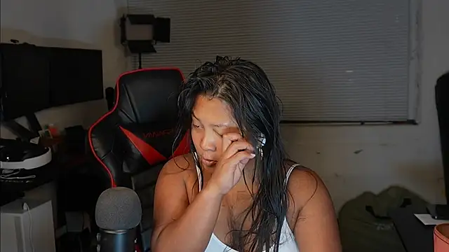 Snapshot of Bubbleliyah chatting on 01-07-26, 10:07 Bubbleliyah online show from 01-07-26, 10:07