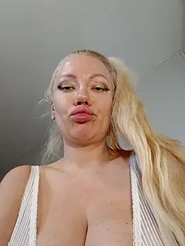 Snapshot of SofiaJoy chatting on 07-13-26, 03:26 SofiaJoy online show from 07-13-26, 03:26