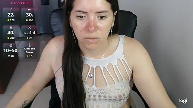 Snapshot of spicey_latina chatting on 06-11-26, 06:17 spicey latina online show from 06-11-26, 06:17
