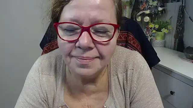 Adelewildx online show from 11-12-25, 04:13