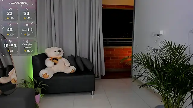 roxie gates  online show from 02-04-25, 11:59