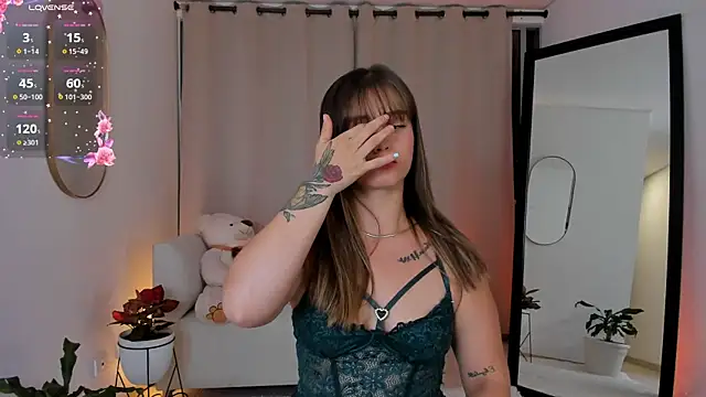 roxie gates  online show from 11-12-25, 12:55