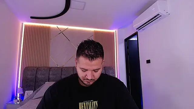 Snapshot of mister_miike chatting on 05-04-26, 03:13 mister miike online show from 05-04-26, 03:13