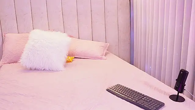 emyli sw  online show from 12-15-25, 03:11