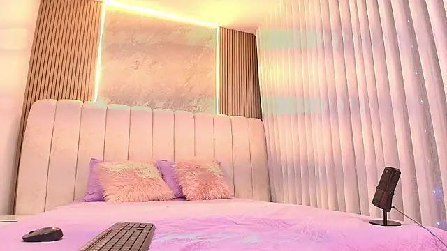 emyli sw  online show from 02-20-26, 03:03