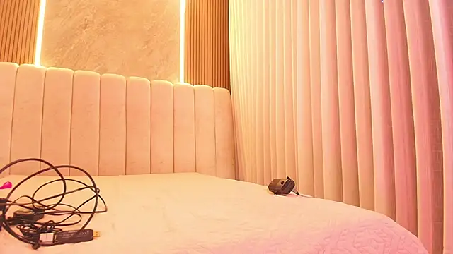 emyli sw  online show from 04-07-26, 03:07