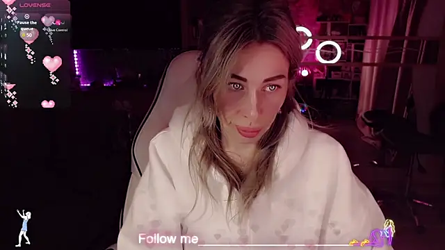 AnnieGOld  online show from 02-28-26, 11:39