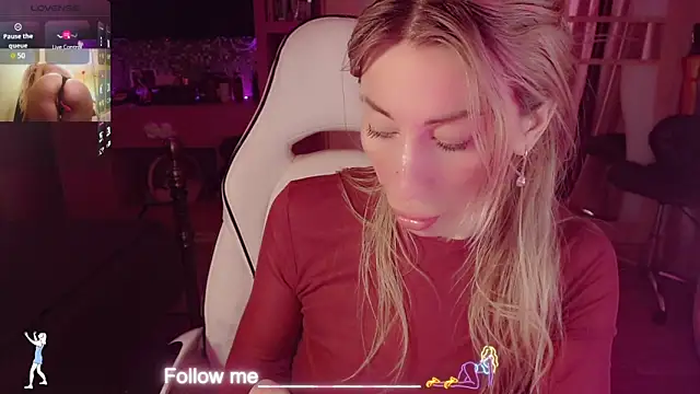 AnnieGOld  online show from 04-21-26, 02:51