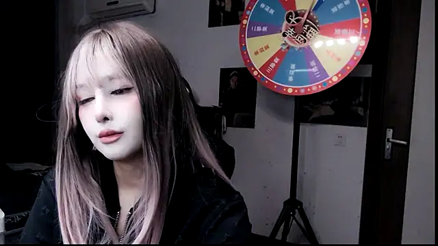 Snapshot of candy_cola chatting on 02-14-25, 01:34 candy cola online show from 02-14-25, 01:34