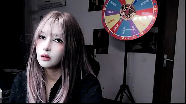 Snapshot of candy_cola chatting on 02-15-25, 01:31 candy cola online show from 02-15-25, 01:31