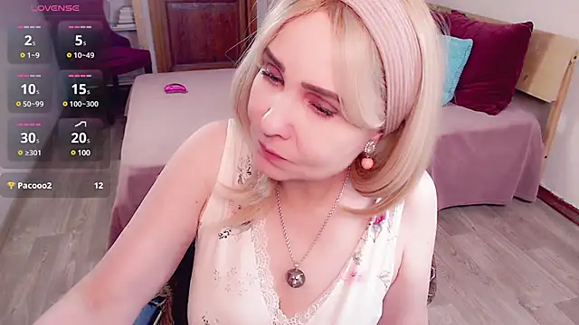 Snapshot of _unique_cam_ chatting on 12-07-24, 08:22  unique cam  online show from 12-07-24, 08:22