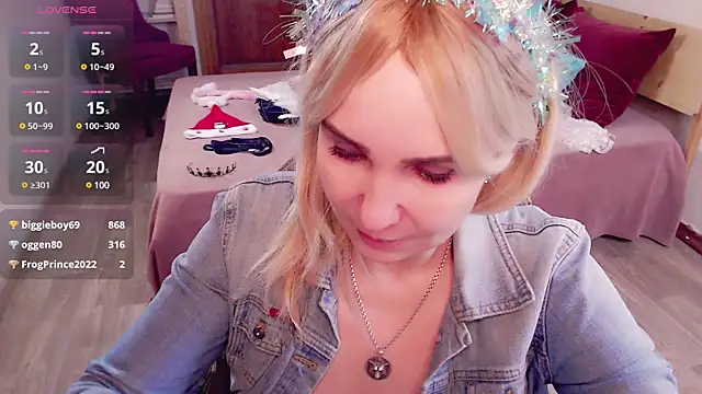 Snapshot of _unique_cam_ chatting on 12-29-24, 10:45  unique cam  online show from 12-29-24, 10:45