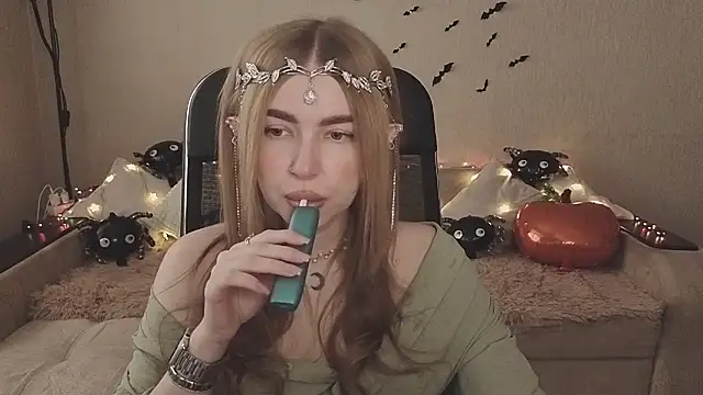 ViolettaLopez online show from 10-30-25, 10:49