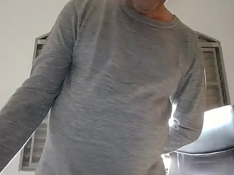 Snapshot of niceguyjr chatting on 11-03-25, 10:27 niceguyjr online show from 11-03-25, 10:27