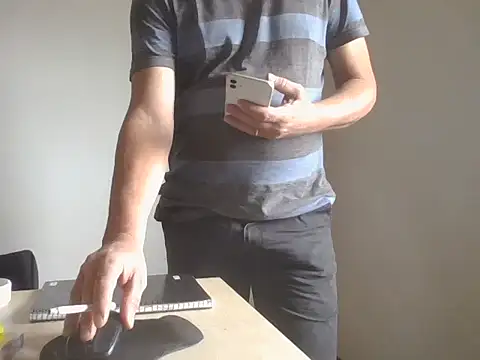 Snapshot of niceguyjr chatting on 11-08-25, 12:49 niceguyjr online show from 11-08-25, 12:49