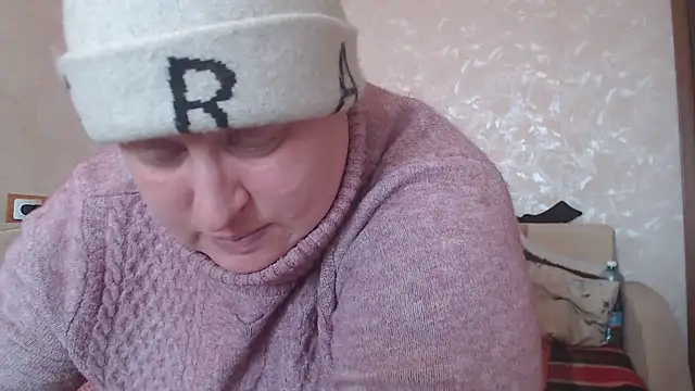 Snapshot of Amy_August chatting on 02-19-25, 06:21 Amy August online show from 02-19-25, 06:21