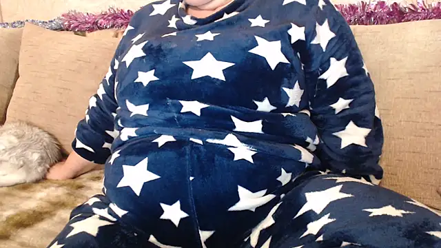 Amy August online show from 12-17-25, 07:25