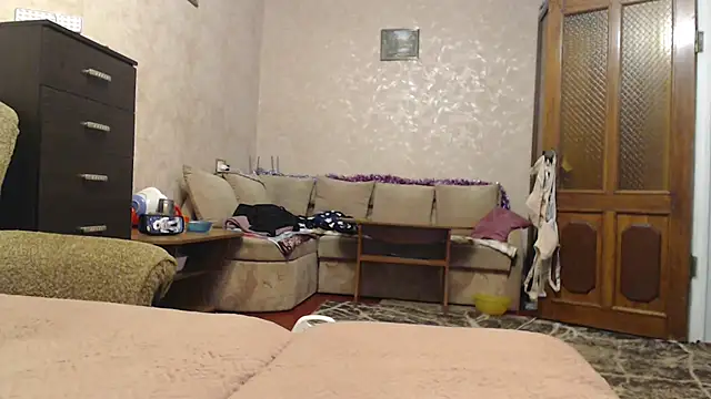 Amy August online show from 12-21-25, 03:52