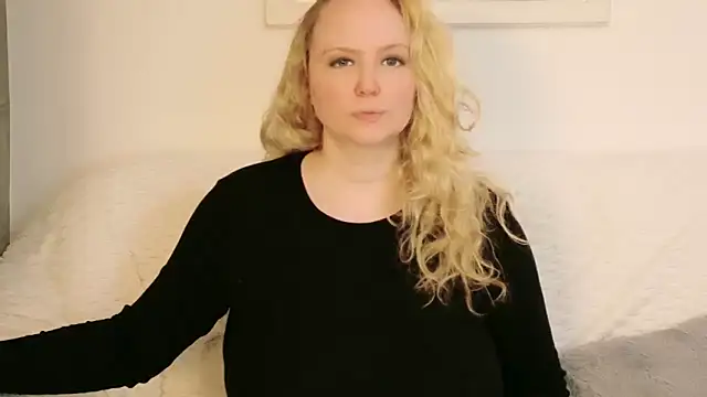 Snapshot of Sarah4you chatting on 03-09-26, 05:28 Sarah4you online show from 03-09-26, 05:28