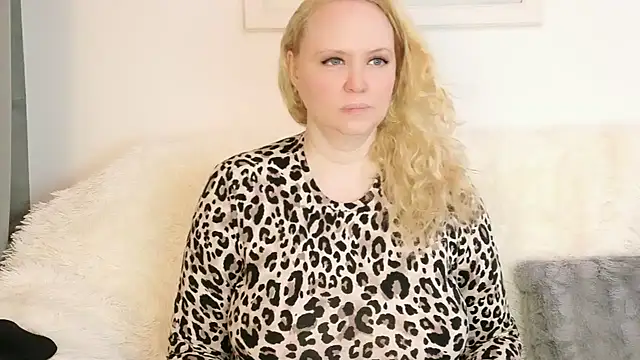 Snapshot of Sarah4you chatting on 03-30-26, 08:43 Sarah4you online show from 03-30-26, 08:43