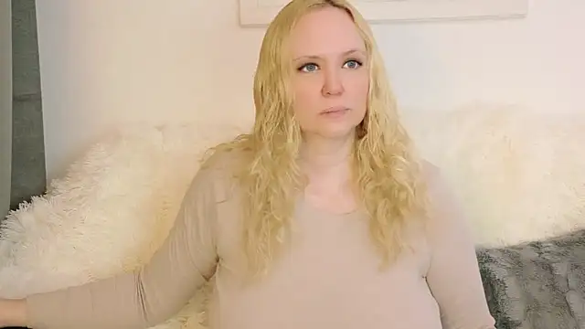 Snapshot of Sarah4you chatting on 04-07-26, 08:20 Sarah4you online show from 04-07-26, 08:20