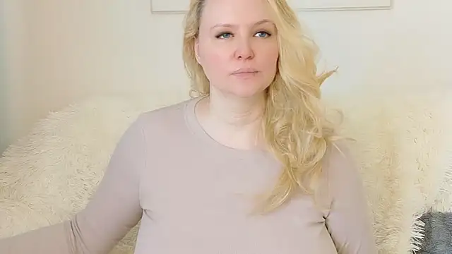 Snapshot of Sarah4you chatting on 04-26-26, 02:37 Sarah4you online show from 04-26-26, 02:37
