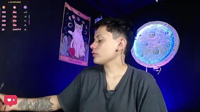 girl intense444 online show from 02-10-26, 12:53