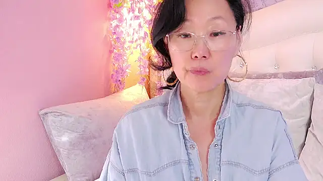 Snapshot of Asian_legs chatting on 05-04-26, 10:11 Asian legs online show from 05-04-26, 10:11