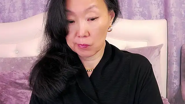 Snapshot of Asian_legs chatting on 05-27-26, 10:12 Asian legs online show from 05-27-26, 10:12