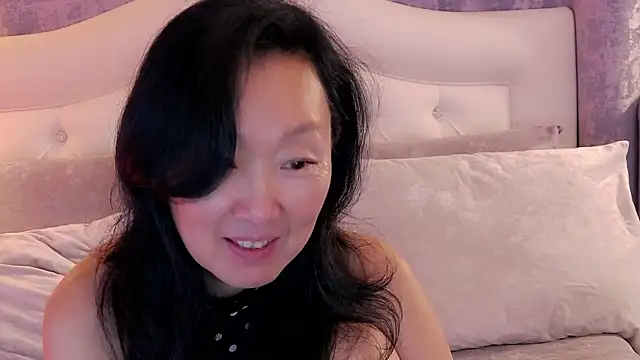 Snapshot of Asian_legs chatting on 07-17-26, 10:22 Asian legs online show from 07-17-26, 10:22