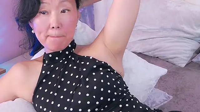 Snapshot of Asian_legs chatting on 07-28-26, 11:17 Asian legs online show from 07-28-26, 11:17