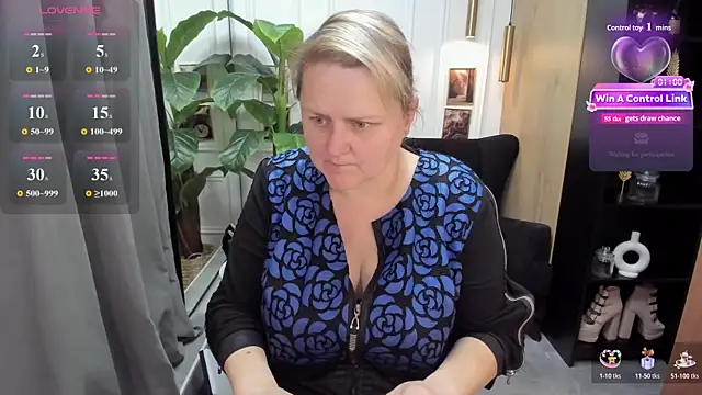 Snapshot of ScarlettSoft chatting on 06-19-26, 05:45 ScarlettSoft online show from 06-19-26, 05:45