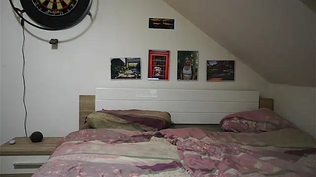 Moistdevil online show from 11-13-25, 09:47