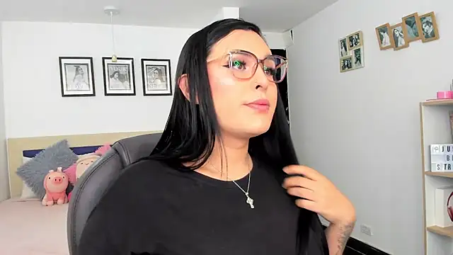 Snapshot of naty_pink chatting on 04-16-26, 03:35 naty pink online show from 04-16-26, 03:35