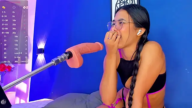 Snapshot of alysson_18 chatting on 03-01-25, 04:11 alysson 18 online show from 03-01-25, 04:11