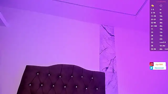 Snapshot of alysson_18 chatting on 09-10-25, 01:11 alysson 18 online show from 09-10-25, 01:11