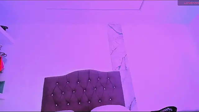 Snapshot of alysson_18 chatting on 09-24-25, 01:14 alysson 18 online show from 09-24-25, 01:14