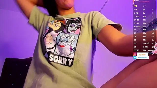 Snapshot of alysson_18 chatting on 10-12-25, 01:10 alysson 18 online show from 10-12-25, 01:10