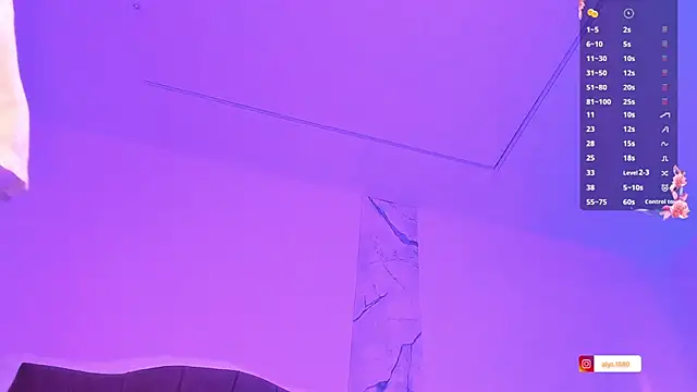 Snapshot of alysson_18 chatting on 11-17-25, 01:28 alysson 18 online show from 11-17-25, 01:28