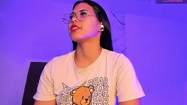 Snapshot of alysson_18 chatting on 11-18-25, 03:38 alysson 18 online show from 11-18-25, 03:38