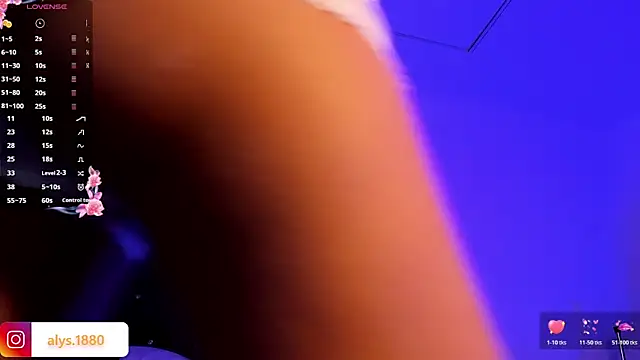 Snapshot of alysson_18 chatting on 11-26-25, 01:23 alysson 18 online show from 11-26-25, 01:23