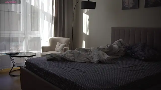 Snapshot of Danielle_Thomas chatting on 09-25-25, 08:18 Danielle Thomas online show from 09-25-25, 08:18