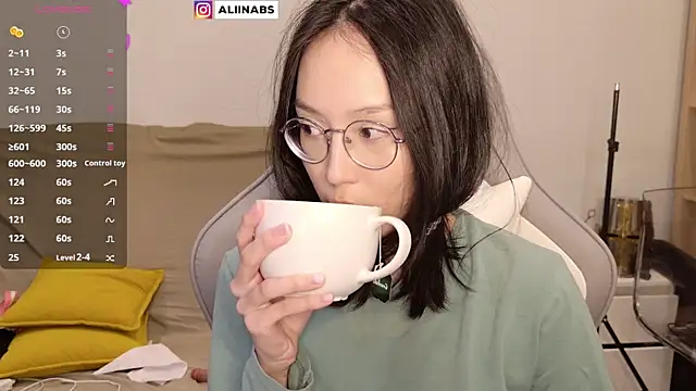 Snapshot of aliiiiiina chatting on 12-26-24, 05:19 aliiiiiina online show from 12-26-24, 05:19