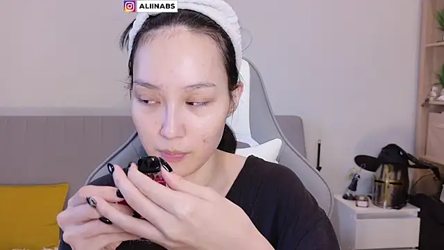 Snapshot of aliiiiiina chatting on 01-26-25, 03:48 aliiiiiina online show from 01-26-25, 03:48