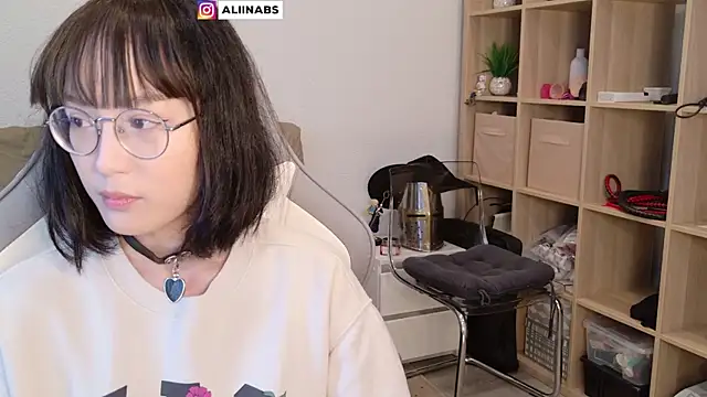 Snapshot of aliiiiiina chatting on 01-29-25, 05:40 aliiiiiina online show from 01-29-25, 05:40