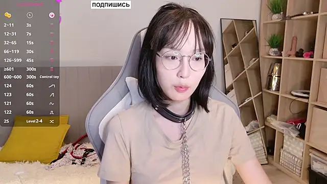 Snapshot of aliiiiiina chatting on 02-12-25, 02:03 aliiiiiina online show from 02-12-25, 02:03