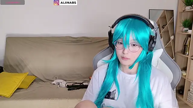 Snapshot of aliiiiiina chatting on 03-06-25, 01:46 aliiiiiina online show from 03-06-25, 01:46